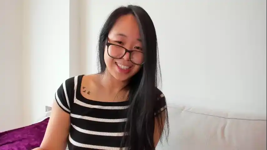 Naughtynerdygirl – [Chaturbate] Cute Webcam Girl Pvt Big-ass – 2025-10-26 16:23:19