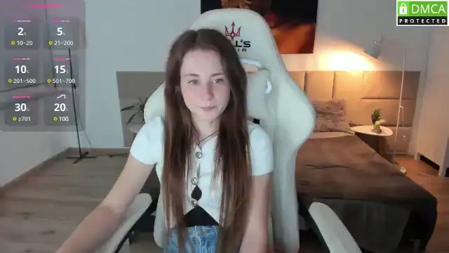 Moonshinee – [Myfreecams] Domi Home Alone Shows Ass – 2025-07-28 05:56:48