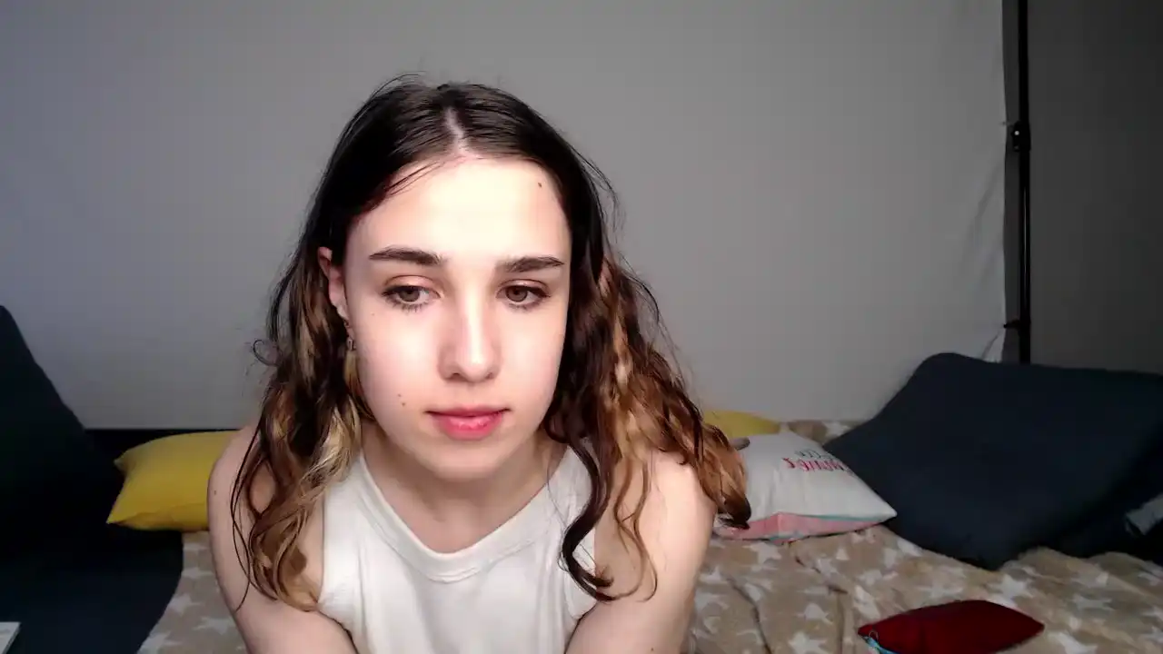 Ellawalker – [Amateur.tv] Adult Russian Girl Shows Ass – 2025-09-22 22:08:51