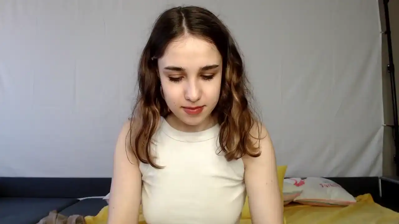 Ellawalker – [Amateur.tv] Natural Body Cute Webcam Girl Domi – 2026-02-02 07:21:43