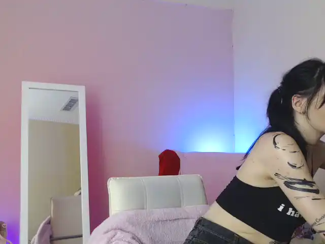Tsukerberg – [Xlovecam] Lovense Cute Webcam Girl Web Model – 2025-07-06 18:17:29