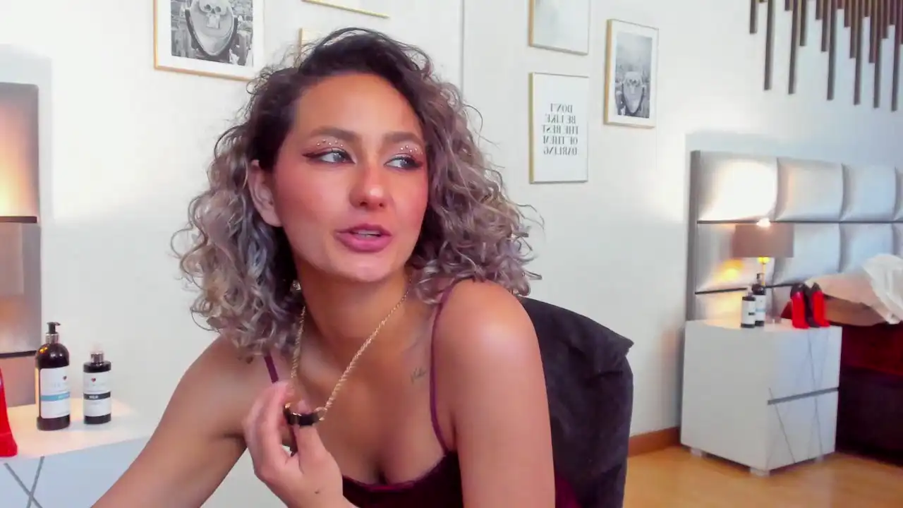 Florasaenz – [Xlovecam] Webcamsex Gets Dirty Slutty – 2025-10-31 09:38:32
