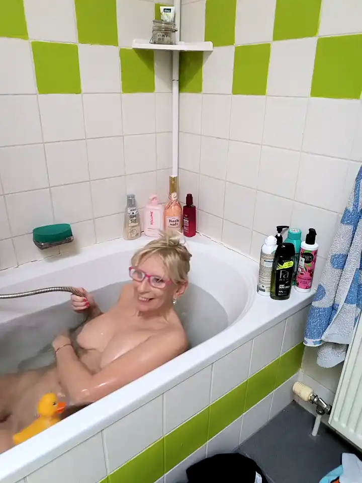 Loesjeloes52 – [Stripchat] Private Video Nice Boobs Does Everything – 2025-11-20 11:07:44