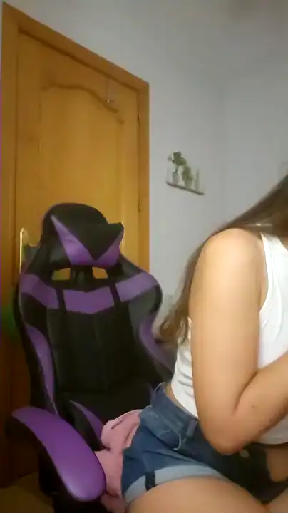 Nadia101love – [Amateur.tv] Natural Body Cute Webcam Girl Domi – 2026-05-19 06:10:39