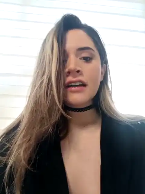 Maliciaworld – [Stripchat] Doggy Fisting Pussy Flashing Ass – 2026-06-08 04:24:15