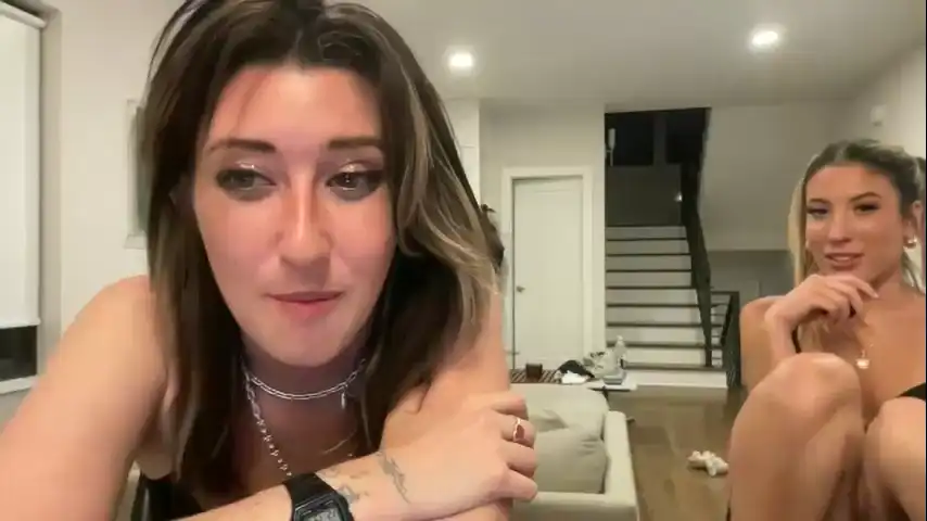 Sluttylilsister – [Chaturbate] Awesome Doggy Sex Toys – 2025-08-31 07:29:20
