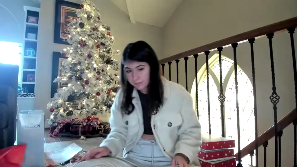 Charlottemae – [Manyvids Live] Doggy Webcam Shaved – 2025-04-21 12:00:46