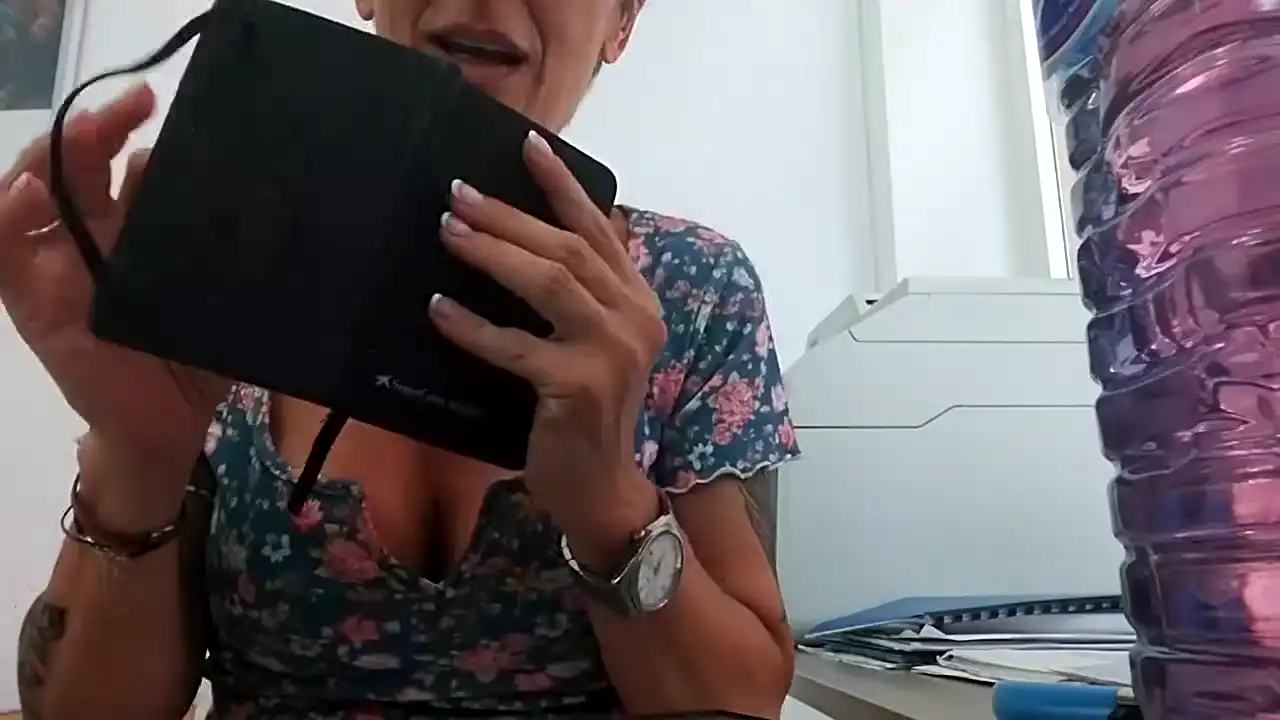 Braguitasdeali – [Amateur.tv] Webcam Amateur Shows Ass – 2025-05-09 10:38:29