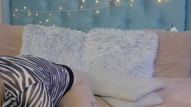 Robeen – [Streamate] Webcamchat Shaved Sexy Bitch – 2025-09-14 21:43:19